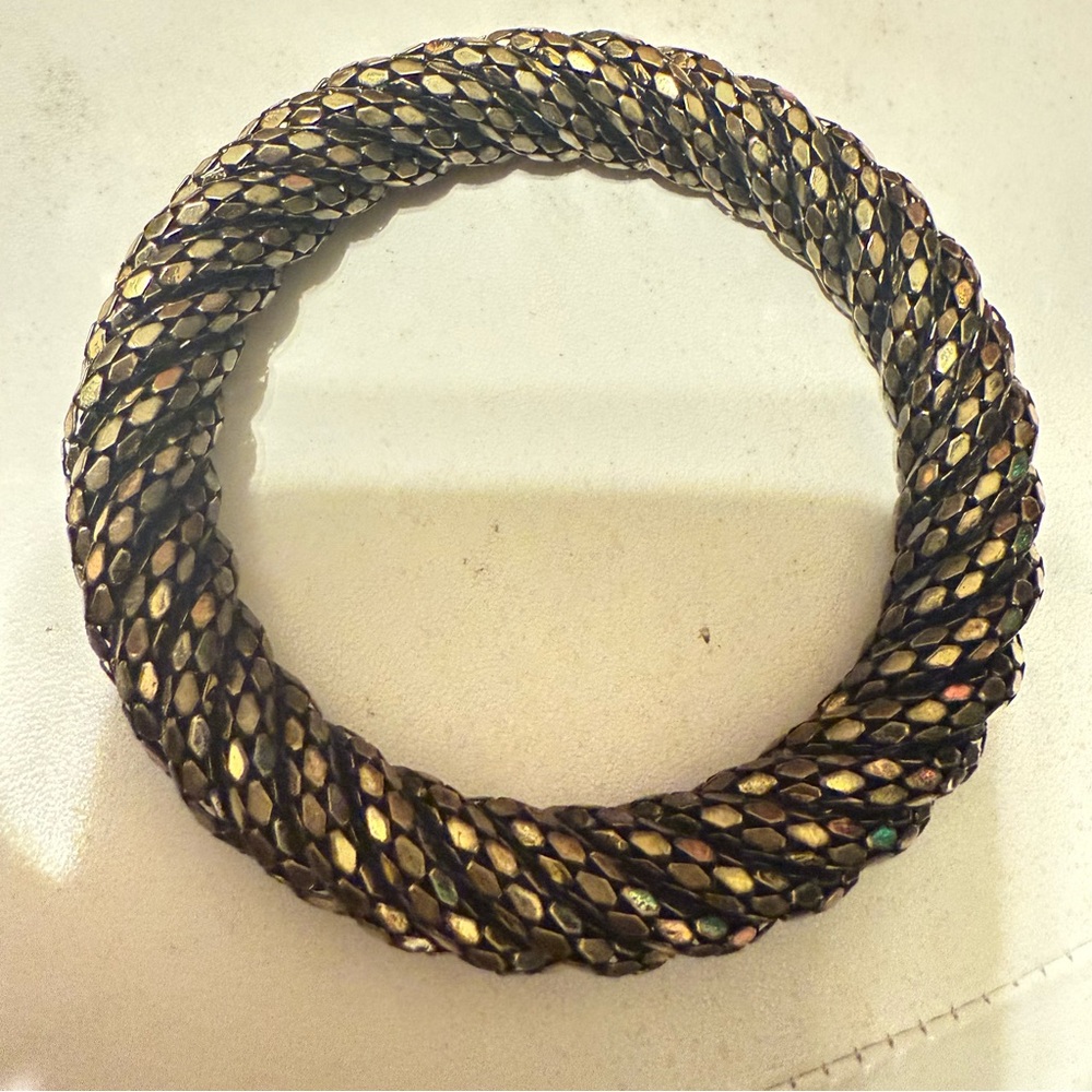 Vintage 1970's Brass Color Tone MESH Metal Swirl Bangle Bracelet *RARE* - Picture 5 of 12